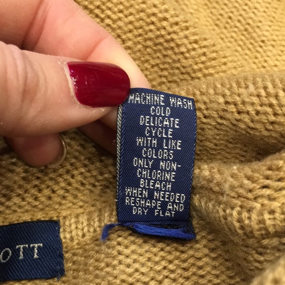 Women’s toggle button hooded button down sweater - Picture 4 of 8